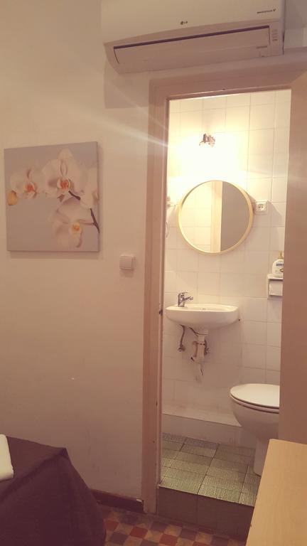 Hostal Lima Barcelona Buitenkant foto